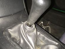 It doesn't seem right that it should just fall down like this. Sorry for how dirty the console and boot are. I just got them from a junkyard today. My old one was way too messed up.