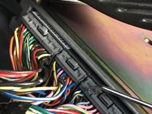 This is the wire at d3 is that for a knock sensor and could i wire it at the shock tower ?