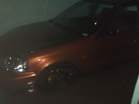 Bck in 2009 when typhoon Ondoy hits us. the flood got up to the signal light.
