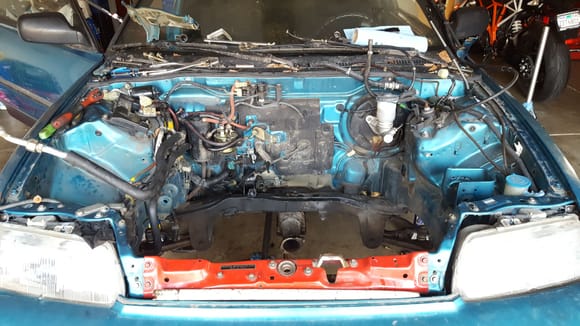 I dont like this tiny engine bay. Its so cluttered compared to my del sol.