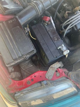 I found a disconnected ground and a yellow wire connecting to this yellow fuse that says 25 on it.. i dont remember those being here before. Was something stolen..?