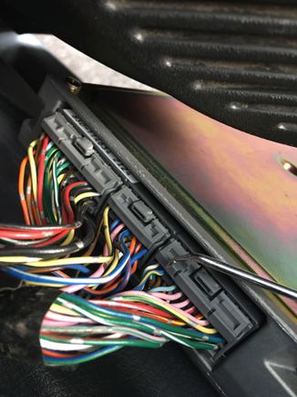 This is the wire at d3 is that for a knock sensor and could i wire it at the shock tower ?