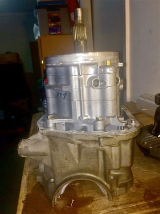 Rear diff opened up. At the very top is the piston that engages the clutch pack. The clutch pack is removed here.