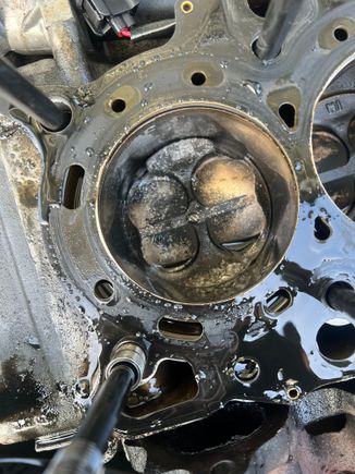 Cracked piston 1 & 4