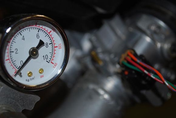 Fuel Pressure Gauge w/individual throttle body TPS.