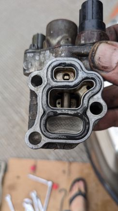 Spool valve oil pressure sensor screen was clogged.