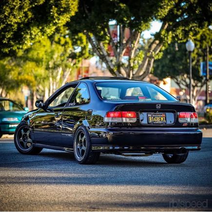 How the car is now. Switched to Regas from Volks TE37SL's