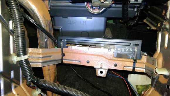 Put the amp right behind the headunit.