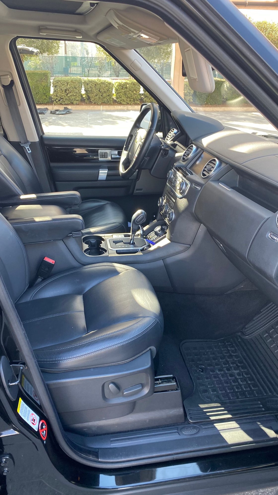 2011 Land Rover LR4 - 2011 LR4 HSE LUX 7 pass 63.5k miles. Santorini Black on Ebony - Used - VIN SALAK2D45BA547066 - 63,500 Miles - 8 cyl - AWD - Automatic - SUV - Black - Walnut Creek, CA 94597, United States