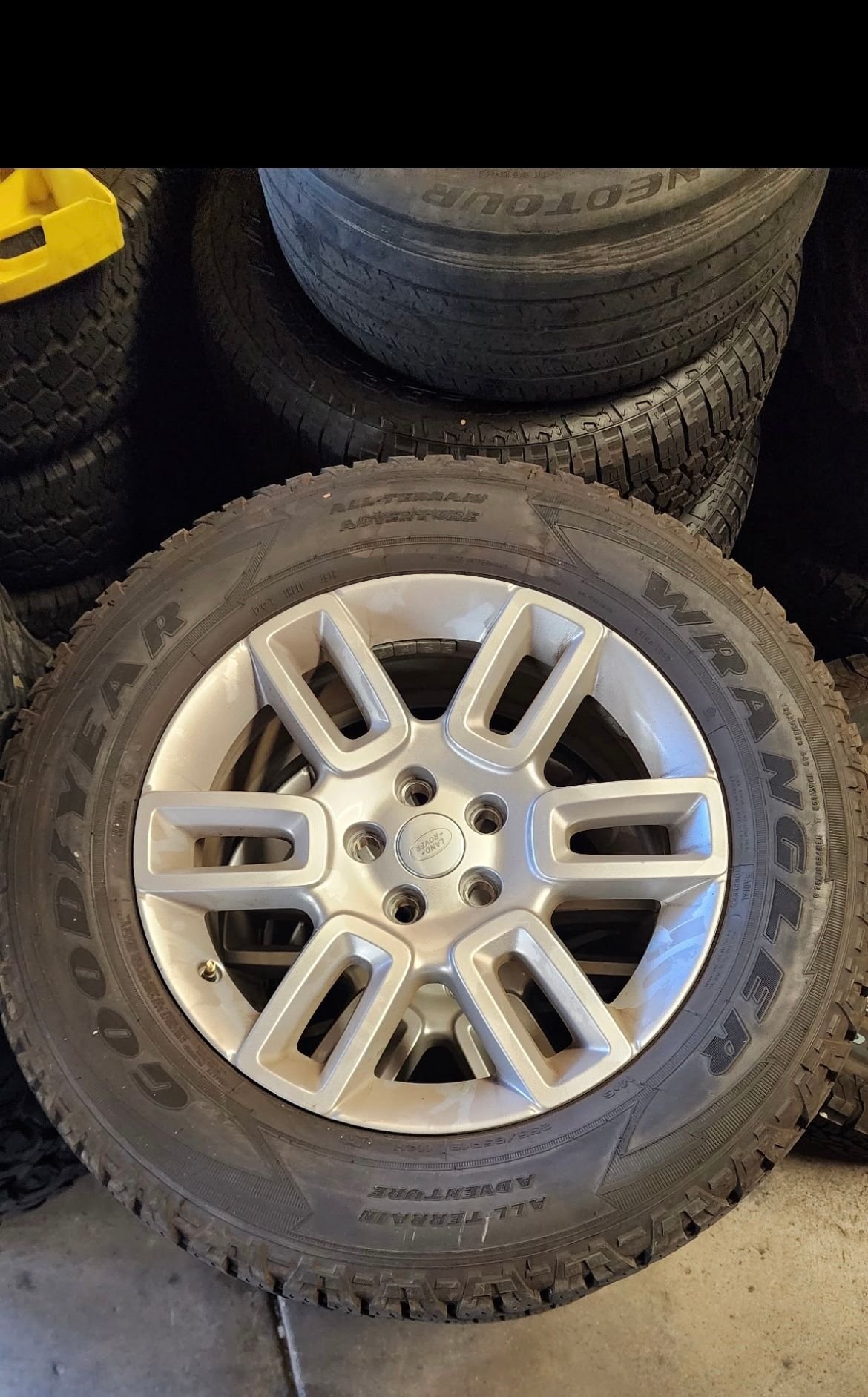 Wheels and Tires/Axles - Land Rover rims and tires Set of 5( price 1600$ cash preferred ) - Used - All Years  All Models - Camarillo, CA 93012, United States