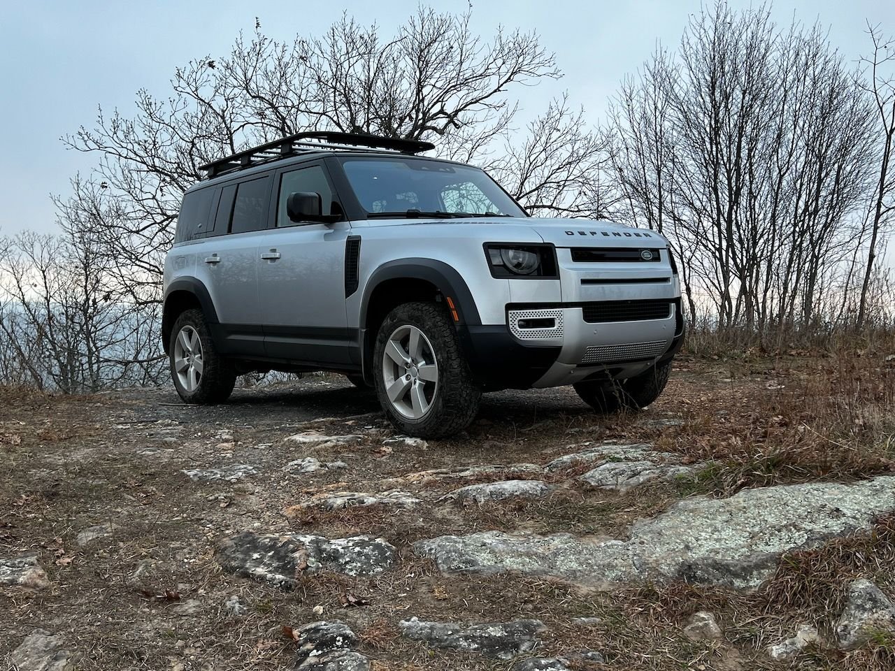 2022 Land Rover Defender - 2022 Defender 110 SE with all the extras + ext warranty - Used - VIN SALEP7RU7N2069448 - 6 cyl - 4WD - Automatic - SUV - Silver - Little Rock, AR 72207, United States