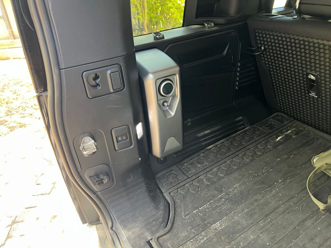 2021 Land Rover Defender - Looking For a Good Home - 2021 Defender 110 SE - Used - VIN SALEP7RU1M2041000 - 39,500 Miles - 6 cyl - AWD - Automatic - SUV - Silver - Los Gatos, CA 95033, United States
