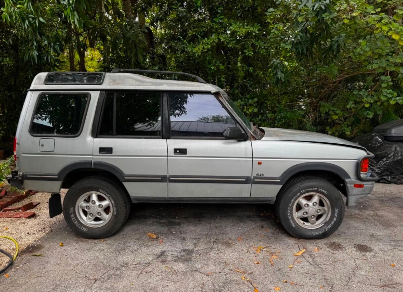 1997 Land Rover Discovery - 1997 discovery 1 SD 5-speed - Used - VIN Saljy1288va550699 - 145,000 Miles - 8 cyl - 4WD - Manual - SUV - Silver - Ocala, FL 34474, United States