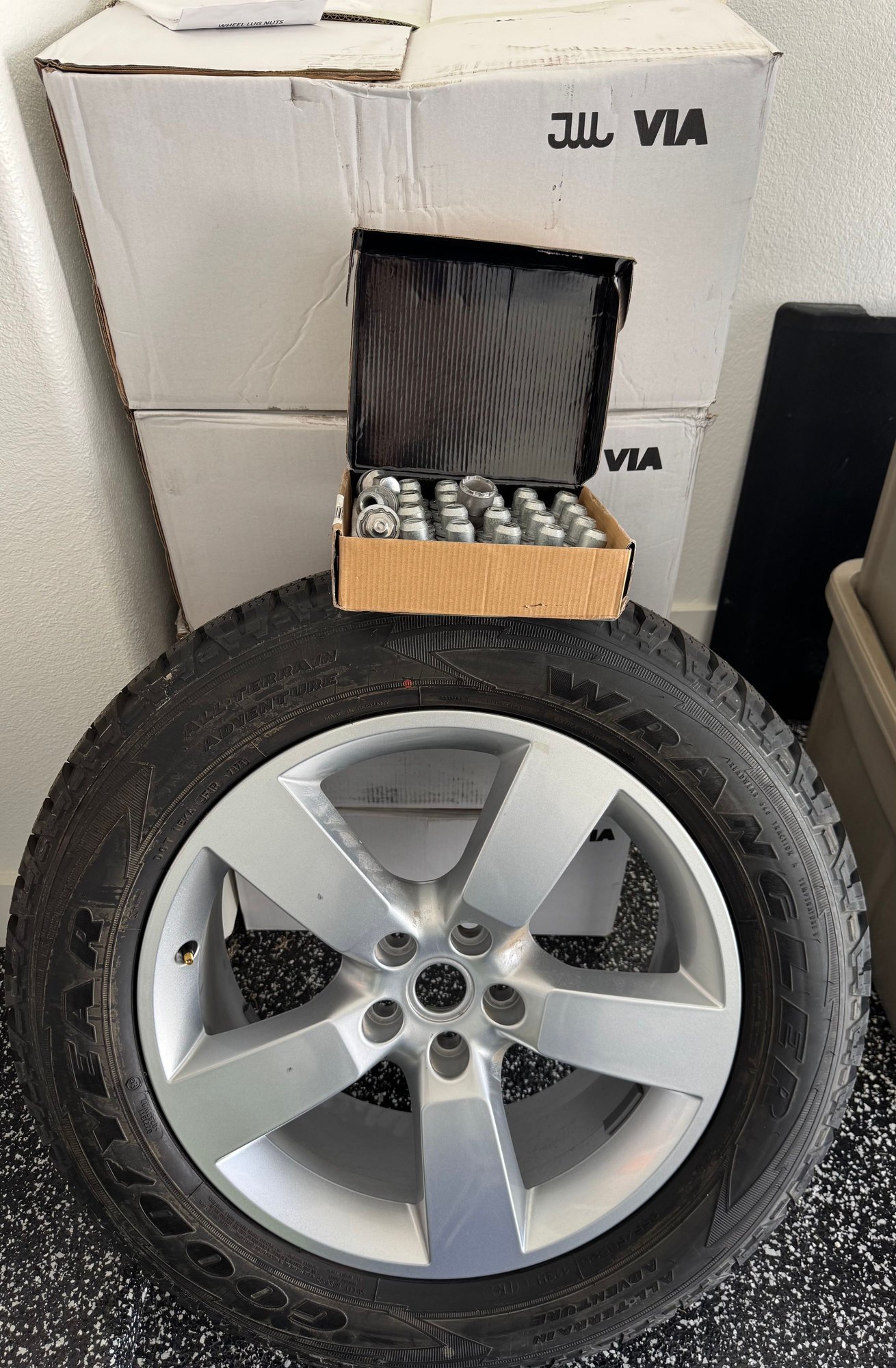 Wheels and Tires/Axles - 20” OEM 2024 Defender wheels - Used - -1 to 2027  All Models - Weatherford, TX 76087, United States