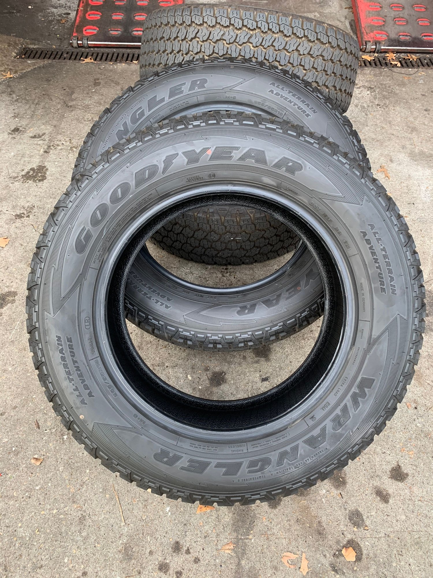 Wheels and Tires/Axles - Defender 2020 OEM 19" Alloy 255/60/19 with Michelin Defender tires with EXTRA's!!!!!! - Used - 2020 to 2023 Land Rover Defender 110 - Virginia Beach, VA 23456, United States