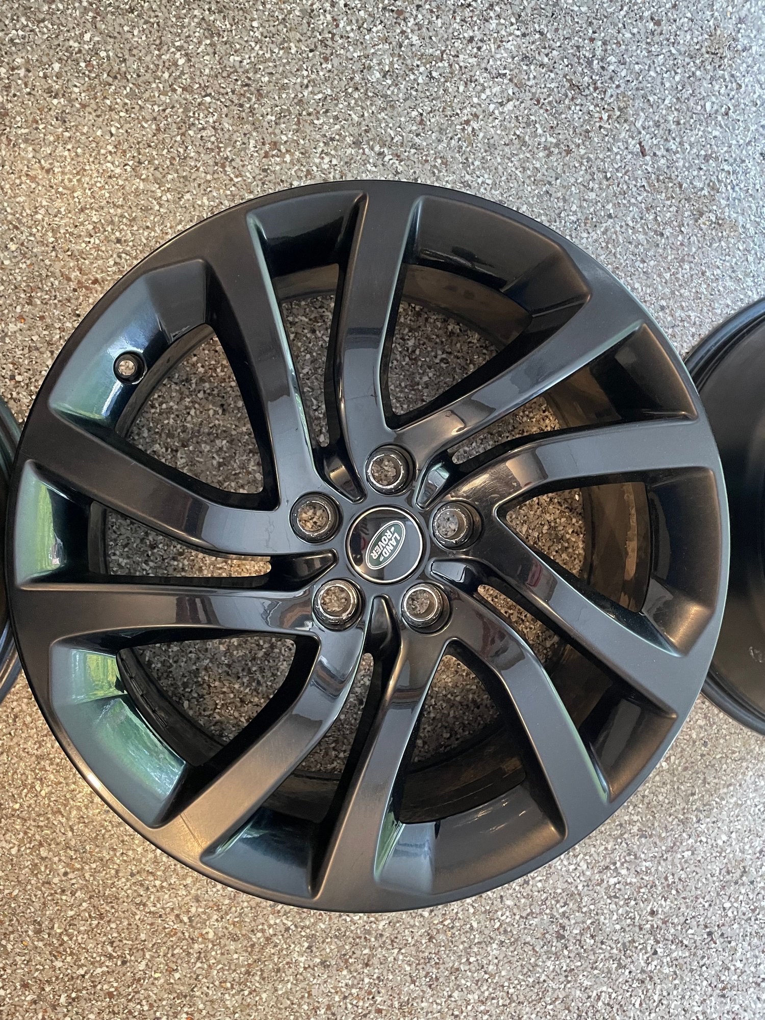 Wheels and Tires/Axles - 20” Black Disco V Wheel Set - Used - 2017 to 2021 Land Rover Discovery - West Chester, PA 19382, United States