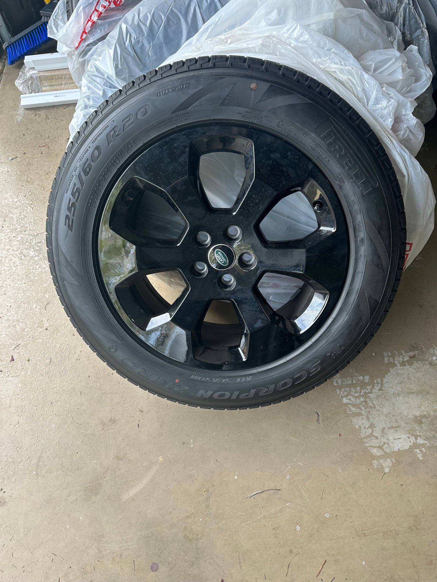 Wheels and Tires/Axles - Gloss black 20 inch defender wheels. - New - 2020 to 2024 Land Rover Defender - Sanford, FL 32773, United States