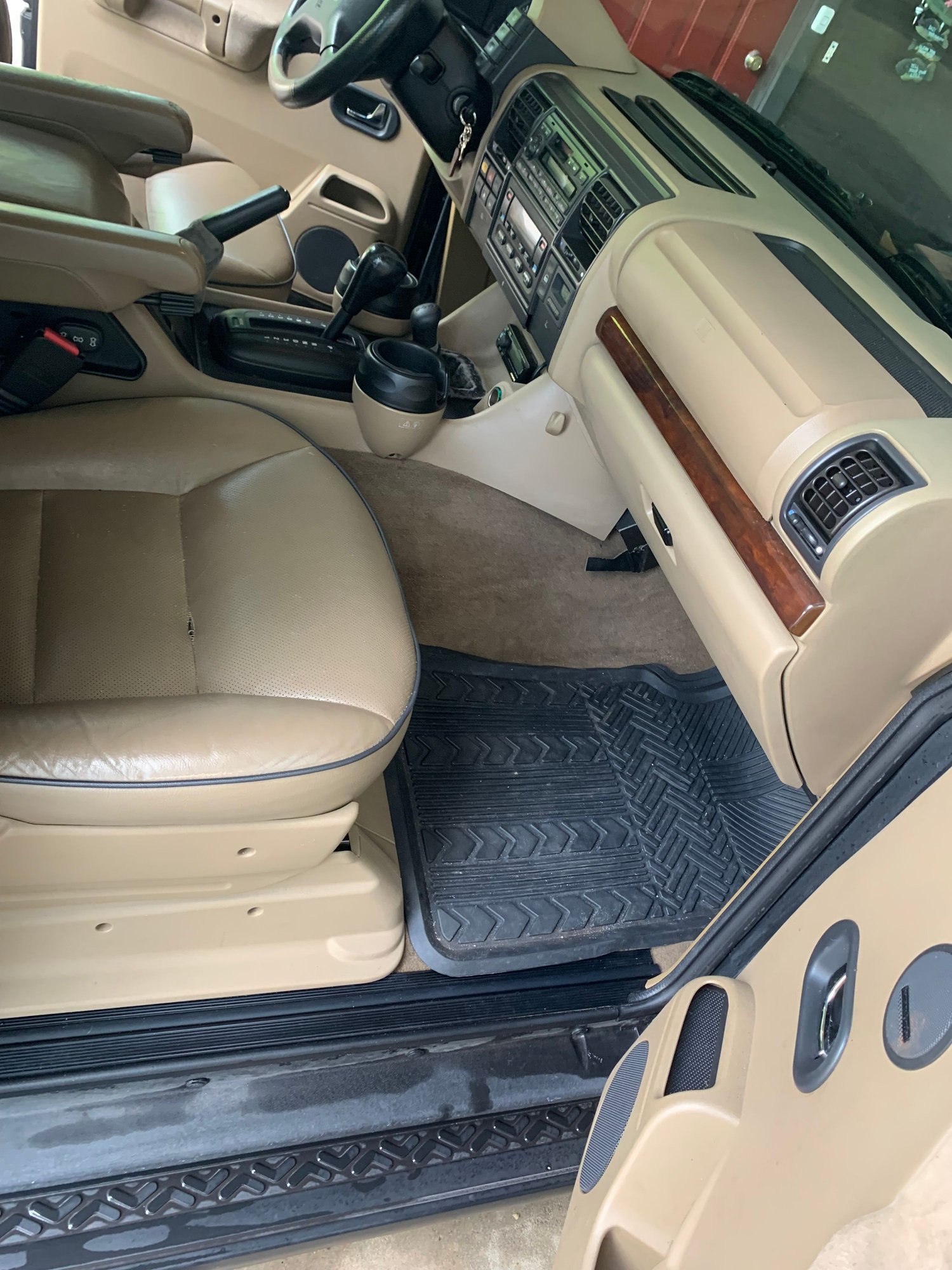 2000 Land Rover Discovery - 2000 Land Rover Discovery II - Used - VIN SALTY1240YAX73790 - 168,332 Miles - 8 cyl - AWD - Automatic - SUV - Gray - Bristol, TN 37620, United States
