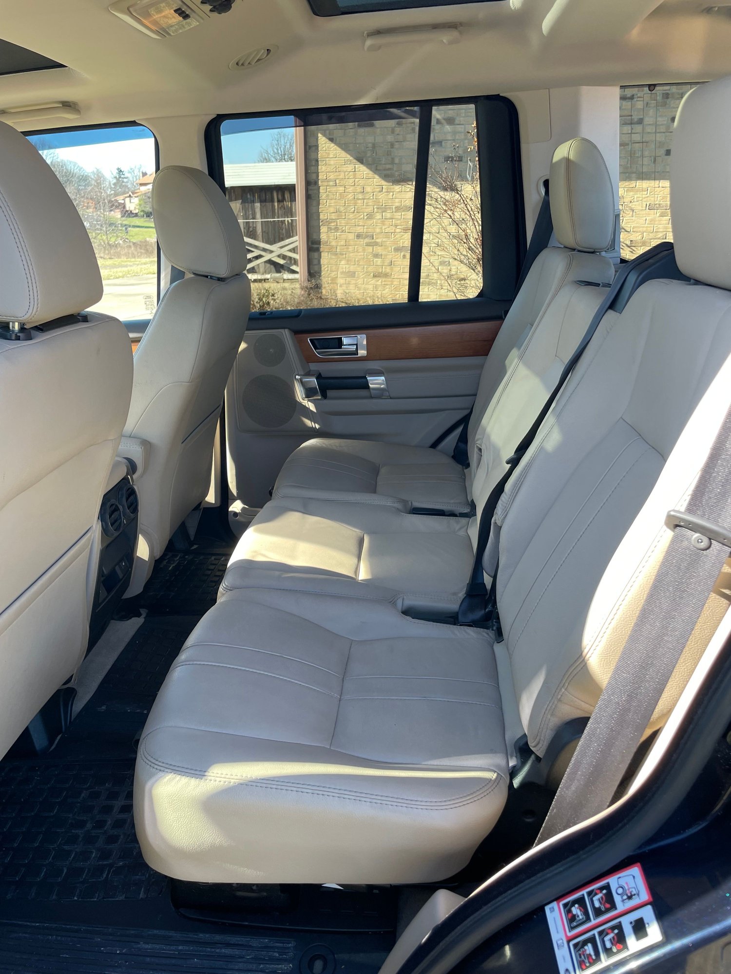 2013 Land Rover LR4 - Well Cared For 2013 Loire Blue L - Used - VIN SALFR2BG2DH365401 - 186,635 Miles - 8 cyl - AWD - Automatic - SUV - Blue - Pittsburgh, PA 15086, United States