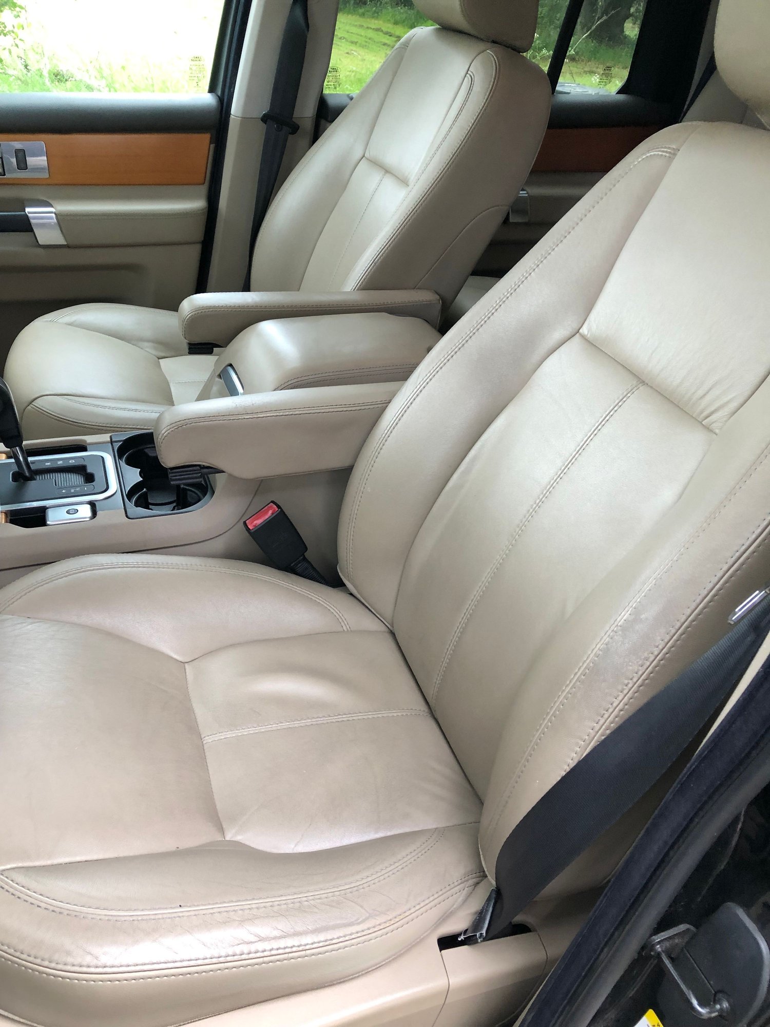 2013 Land Rover LR4 - For Sale - Used - VIN Salak2d40da678084 - 182,000 Miles - 8 cyl - 4WD - Black - Mineral Wells, TX 76067, United States