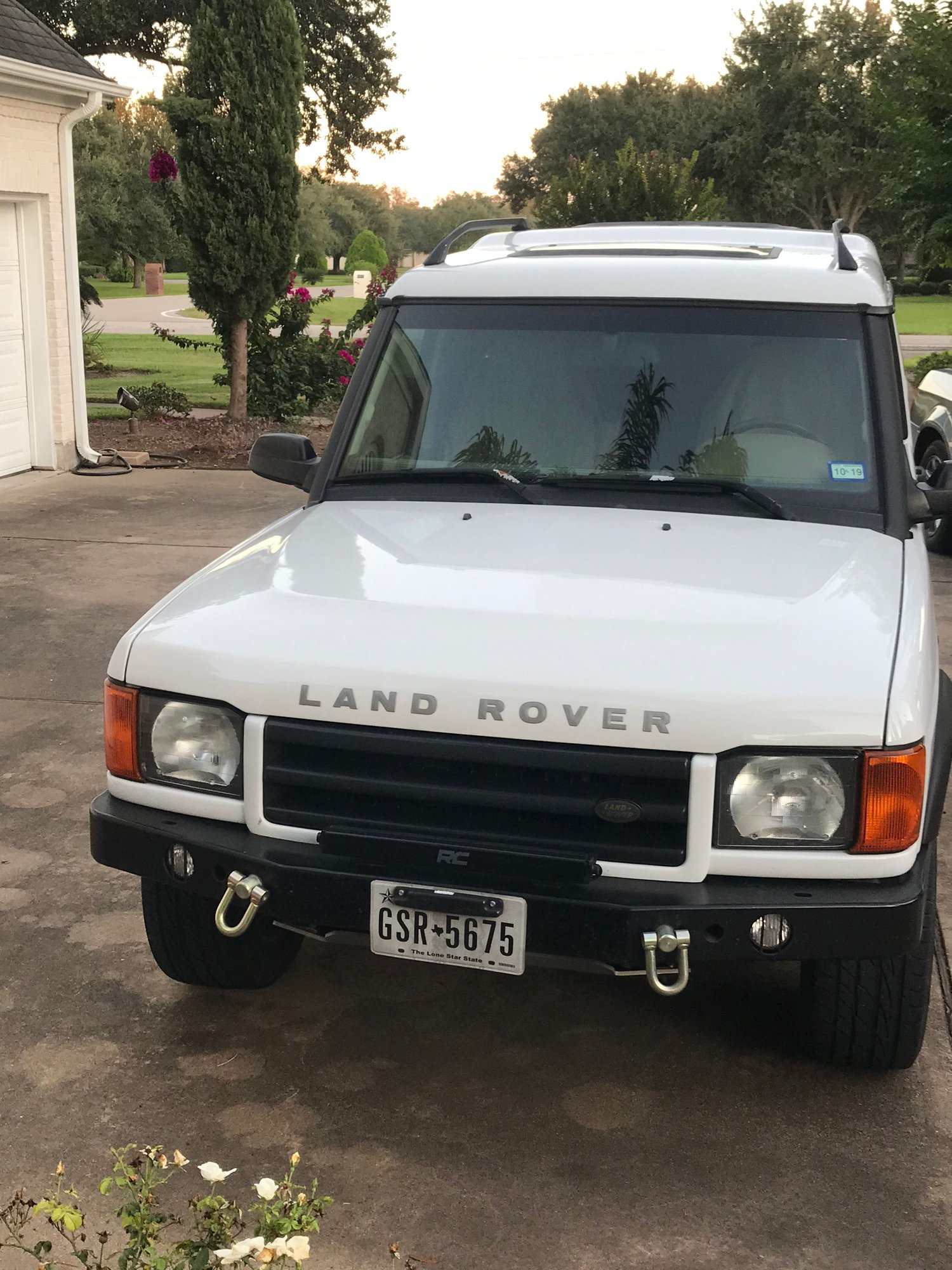 2002 Land Rover Discovery - Running Strong & Cool!!!! 2002 Discovery SE II Best Offer - Used - VIN SALTY12412A742781 - 248,774 Miles - 8 cyl - AWD - Automatic - SUV - White - Houston, TX 77496, United States