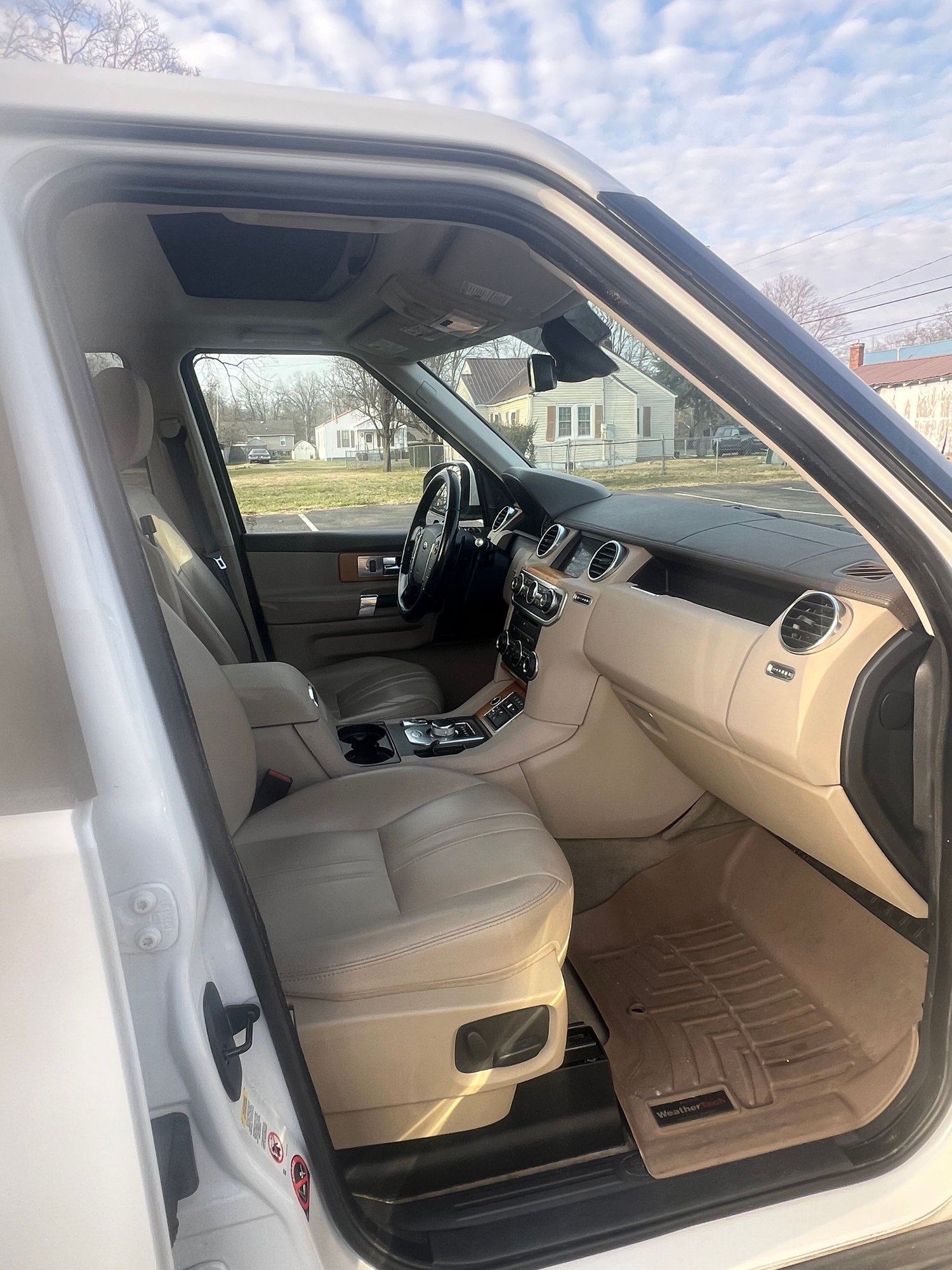 2015 Land Rover LR4 - 2015 LR45 HSE Tullahoma TN - Used - VIN salag2v60fa756660 - 166,000 Miles - 6 cyl - AWD - Automatic - SUV - White - Tullahoma, TN 37388, United States