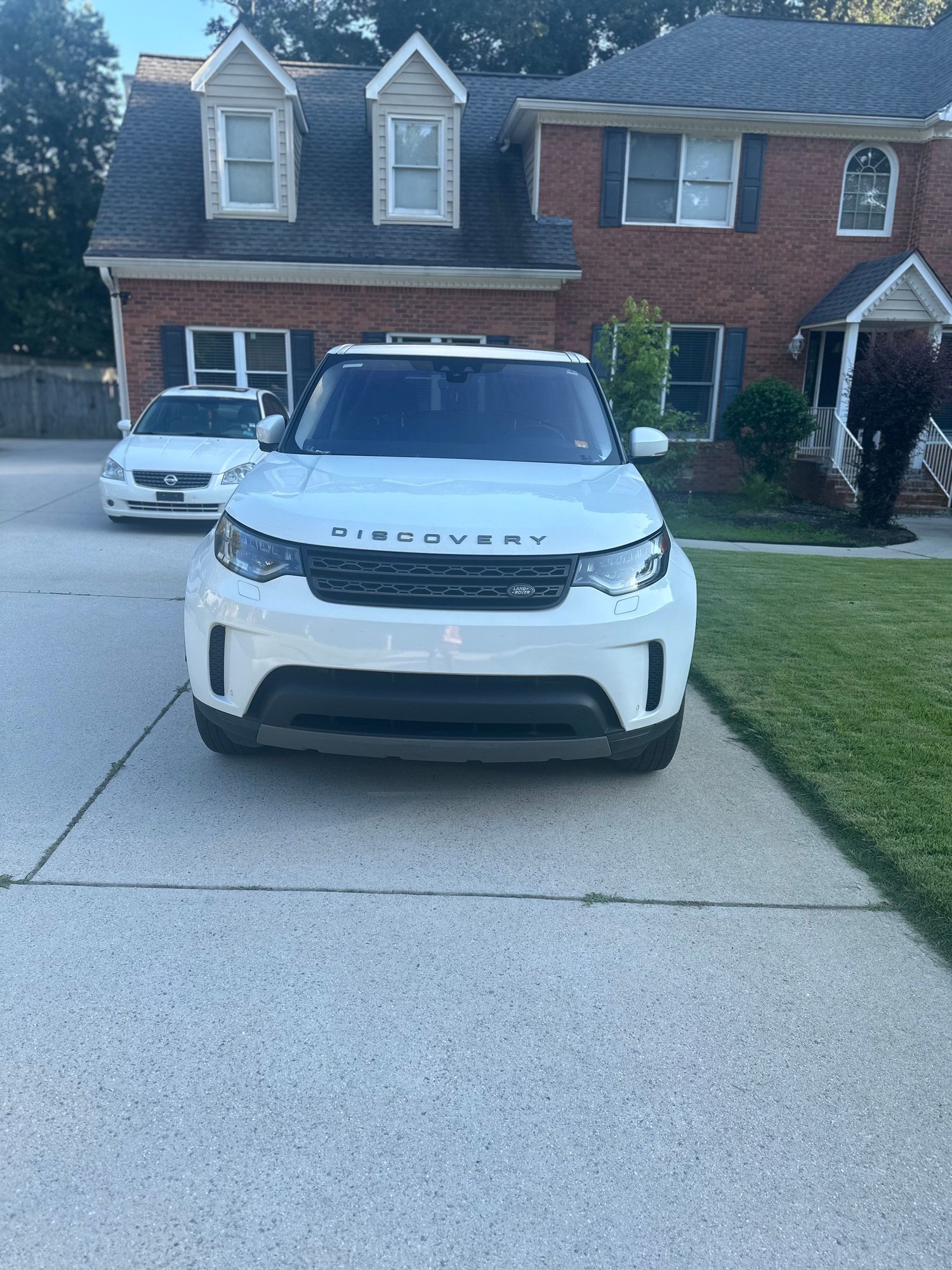 2019 Land Rover Discovery - 2019 Land Rover Discovery for sale - Used - VIN SALRG2RV6KA093982 - 97,000 Miles - 6 cyl - 4WD - Automatic - Truck - White - Powder Springs, GA 30127, United States