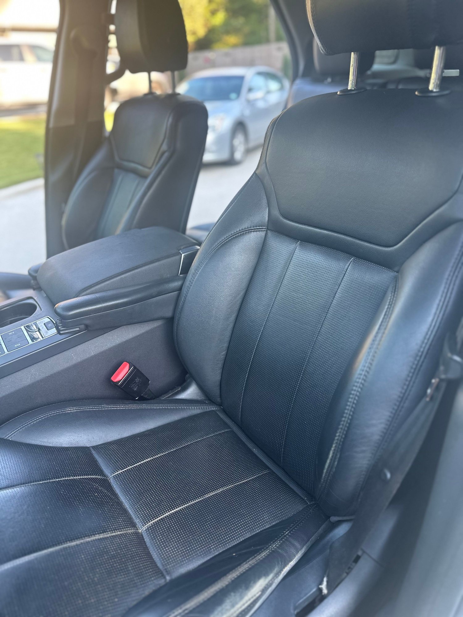 2019 Land Rover Discovery - 2019 Land Rover Discovery for sale - Used - VIN SALRG2RV6KA093982 - 97,000 Miles - 6 cyl - 4WD - Automatic - Truck - White - Powder Springs, GA 30127, United States