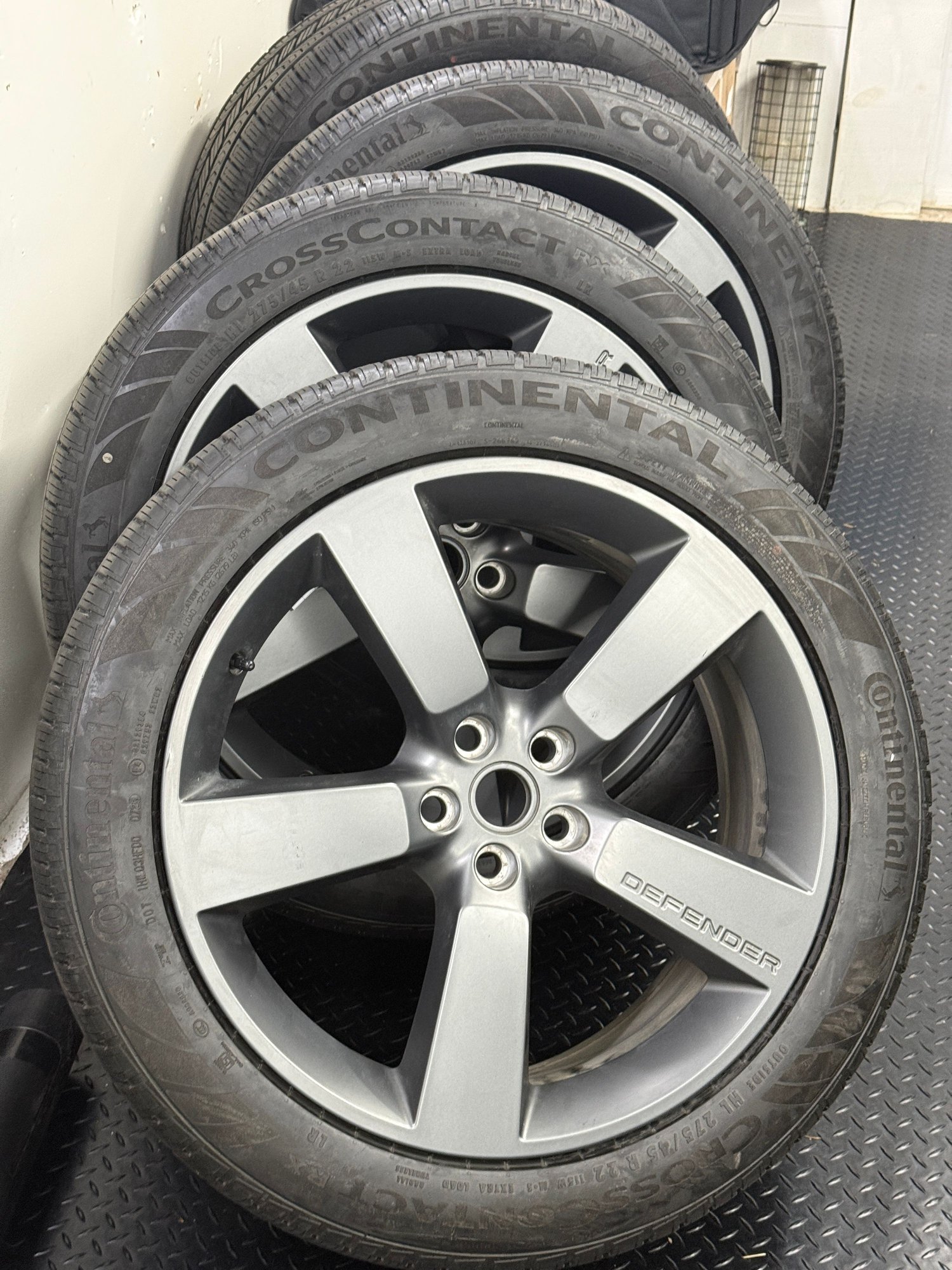 Wheels and Tires/Axles - 2025 - 22" set of 4 w/factory Continental CrossContact all season tires. 300 miles. - Used - 2020 to 2026 Land Rover Defender - Bellevue, WA 98005, United States