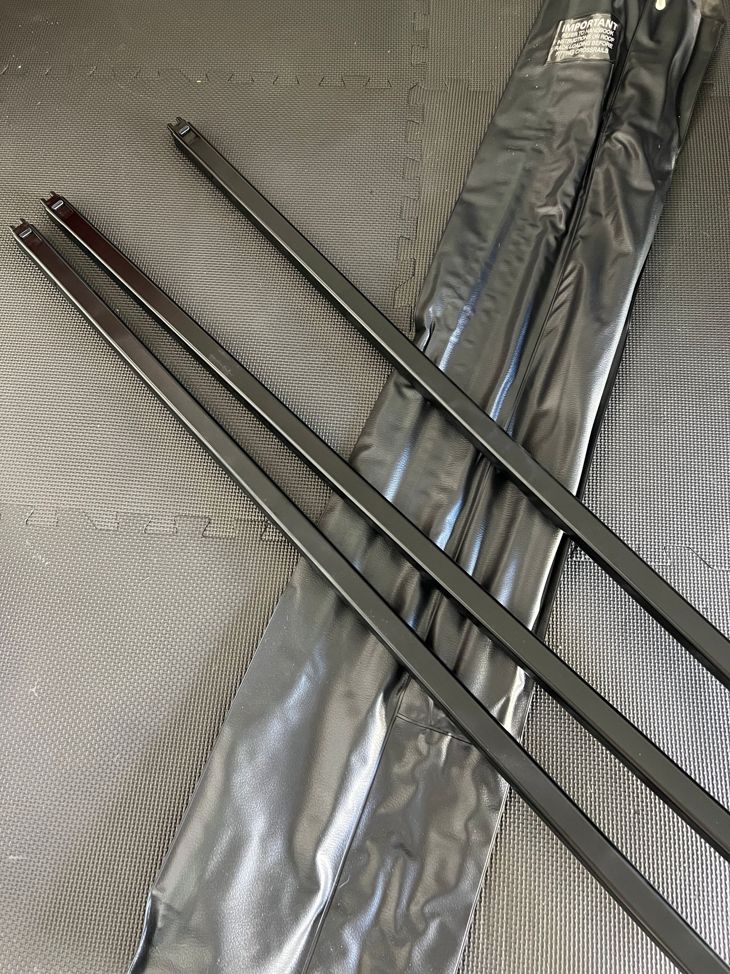 Exterior Body Parts - Discovery 1 Factory Cross Bars for Original Roof Rails w/ Pouch - Used - 1994 to 1999 Land Rover Discovery - San Diego, CA 92011, United States