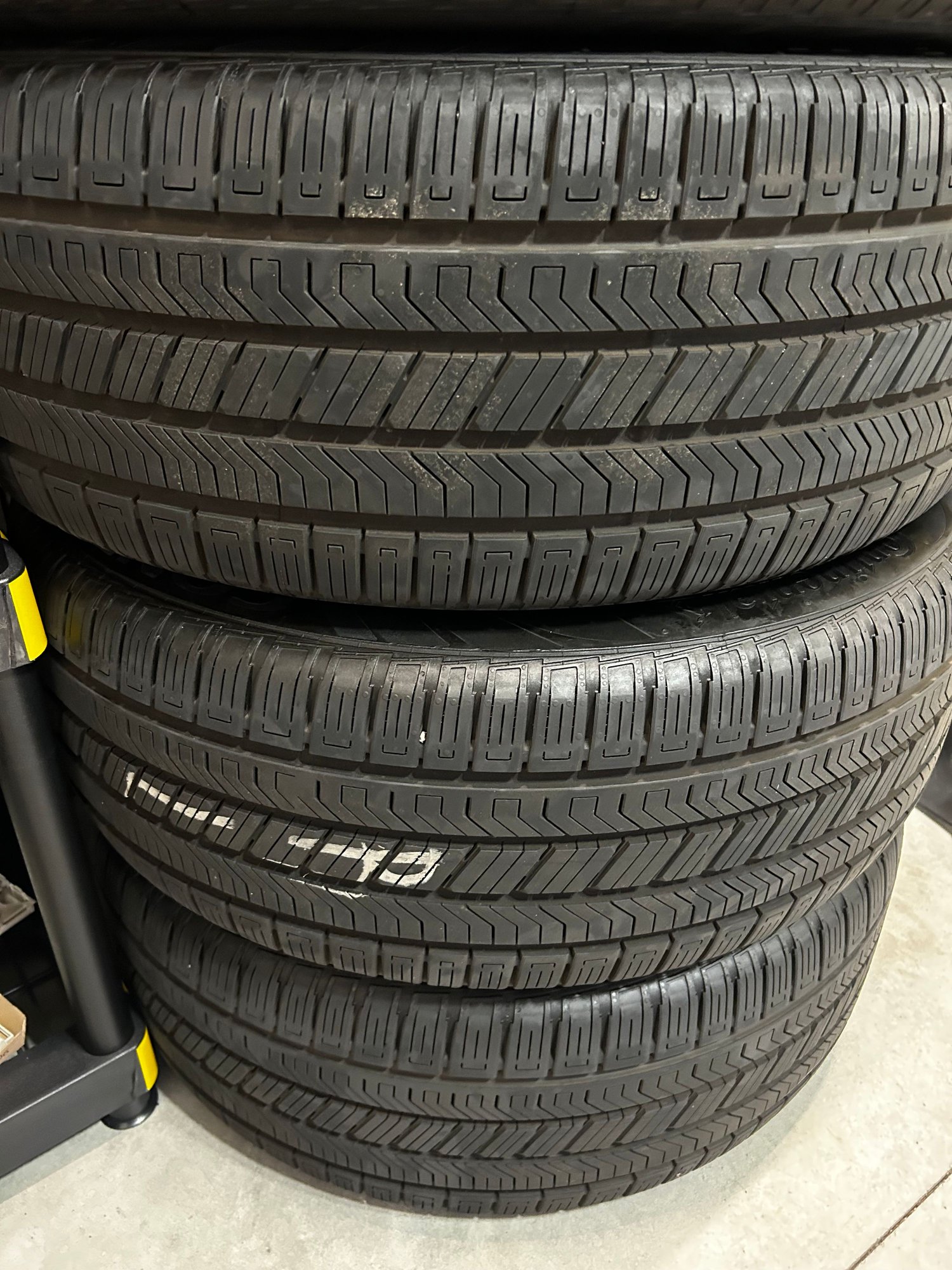 Wheels and Tires/Axles - 22" Style 5098, Gloss Black wheels (total of 5) - Used - 2020 to 2026 Land Rover Defender 110 - Mountain View, CA 94043, United States