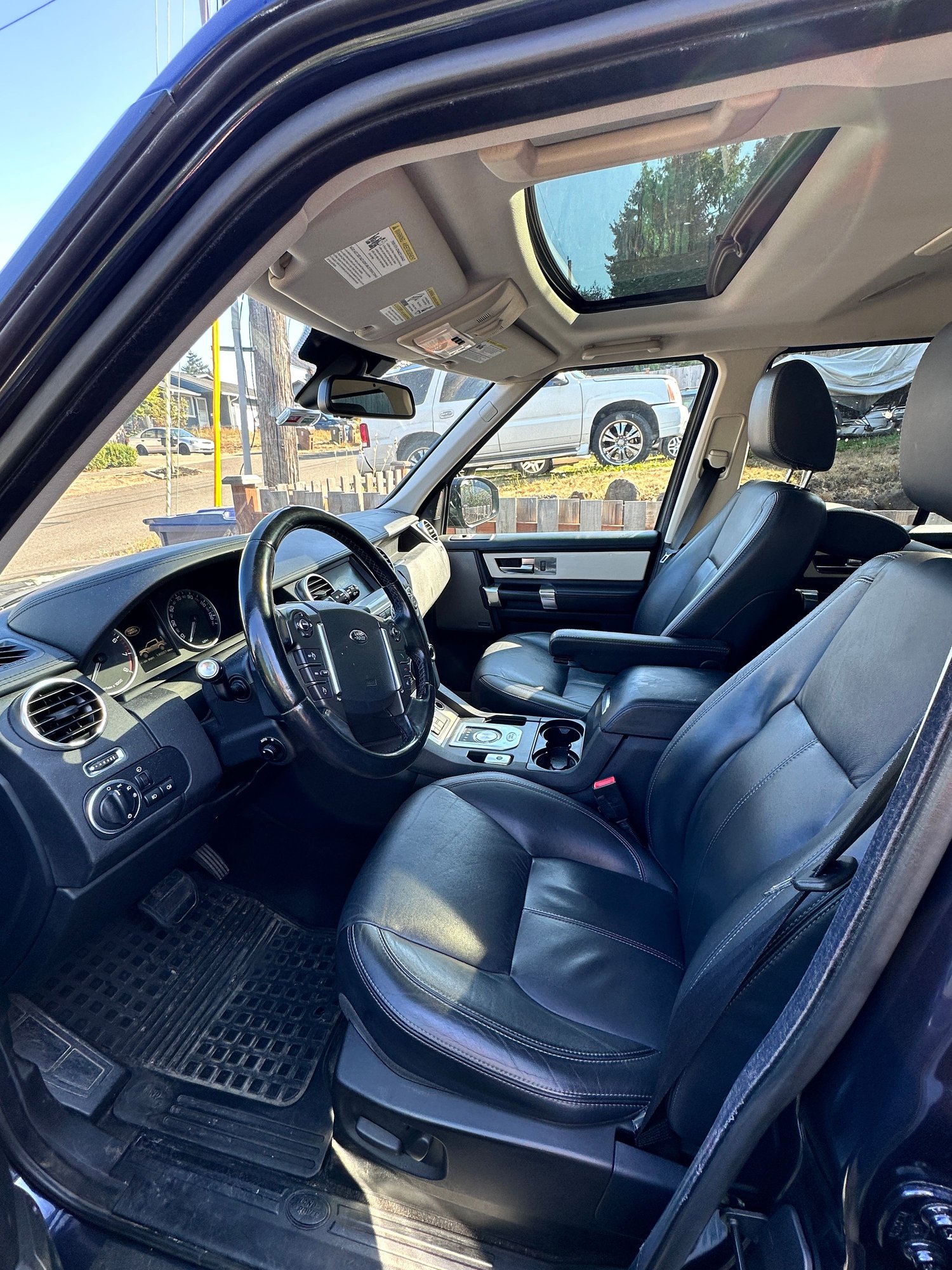 2014 Land Rover LR4 - 2014 Land Rover LR4 HSE LUX sport utility - $20,000 (Northeast Tacoma) - Used - VIN SALAK2V64EA705773 - 145,118 Miles - 6 cyl - 4WD - Automatic - SUV - Blue - Tacoma, WA 98404, United States
