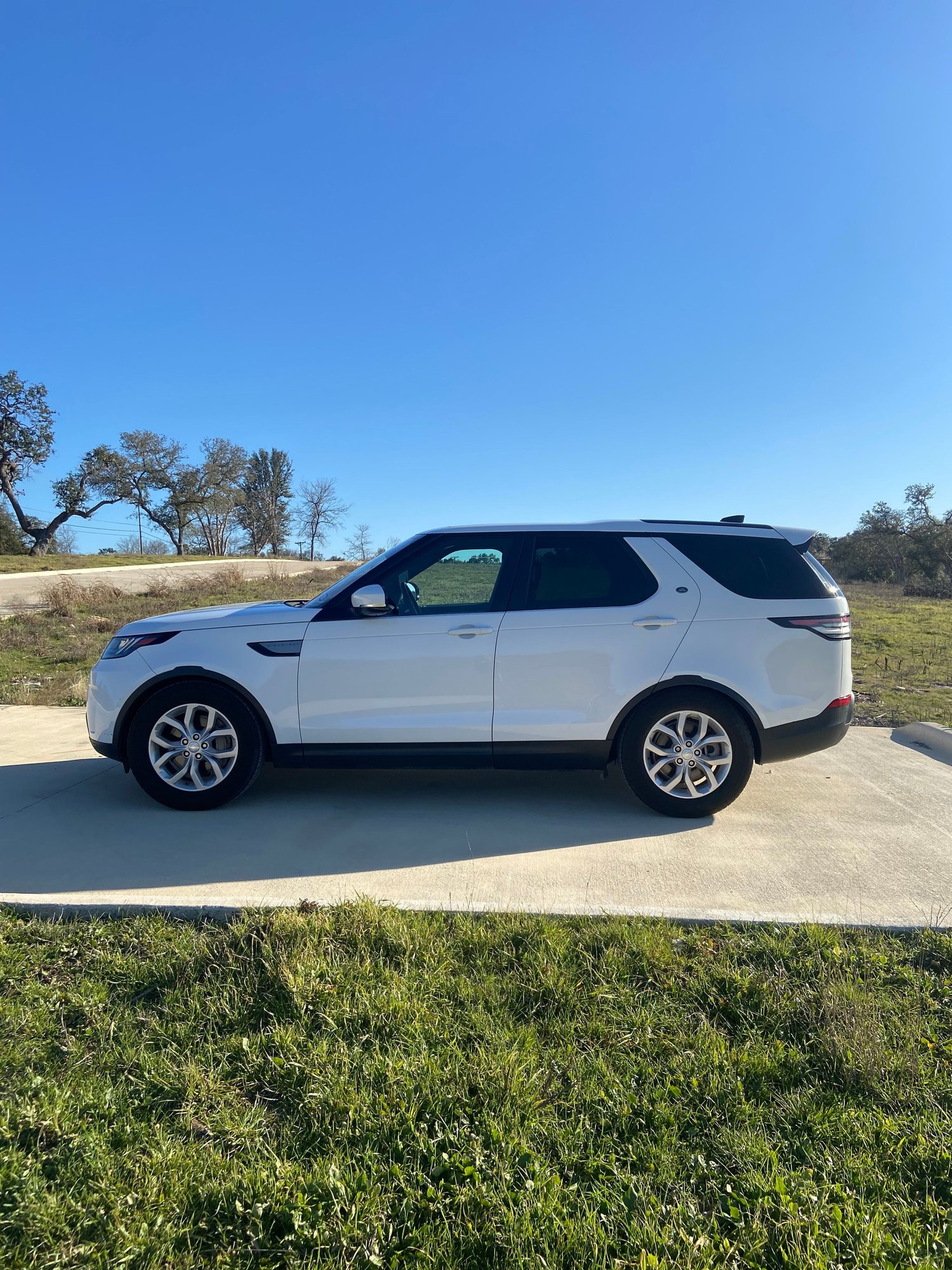 2018 Land Rover Discovery - 2018 Discovery - Used - VIN SALRG2RV9JA059386 - 75,350 Miles - 6 cyl - AWD - Automatic - SUV - White - Temple, TX 76502, United States