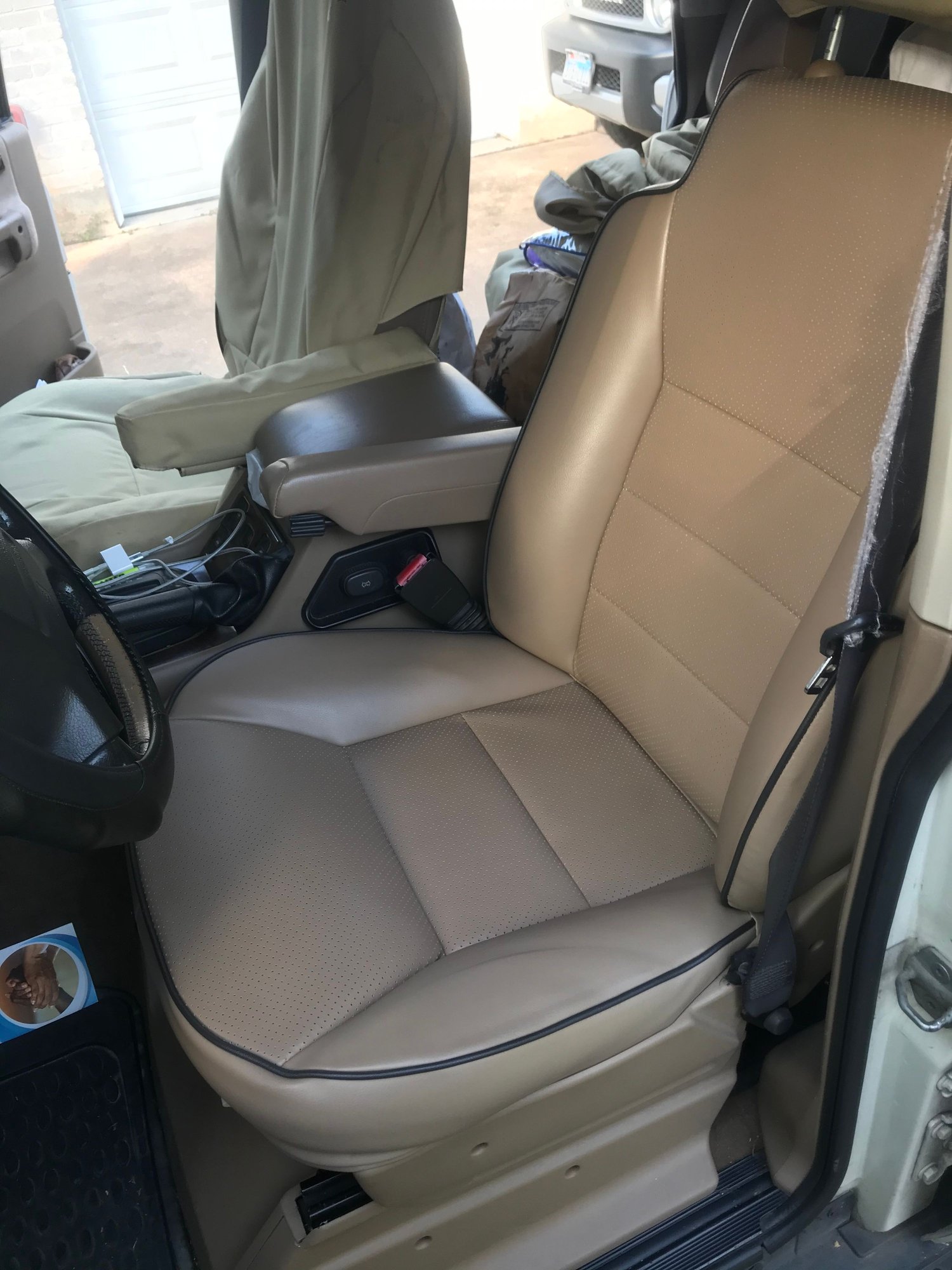 2002 Land Rover Discovery - Running Strong & Cool!!!! 2002 Discovery SE II Best Offer - Used - VIN SALTY12412A742781 - 248,774 Miles - 8 cyl - AWD - Automatic - SUV - White - Houston, TX 77496, United States