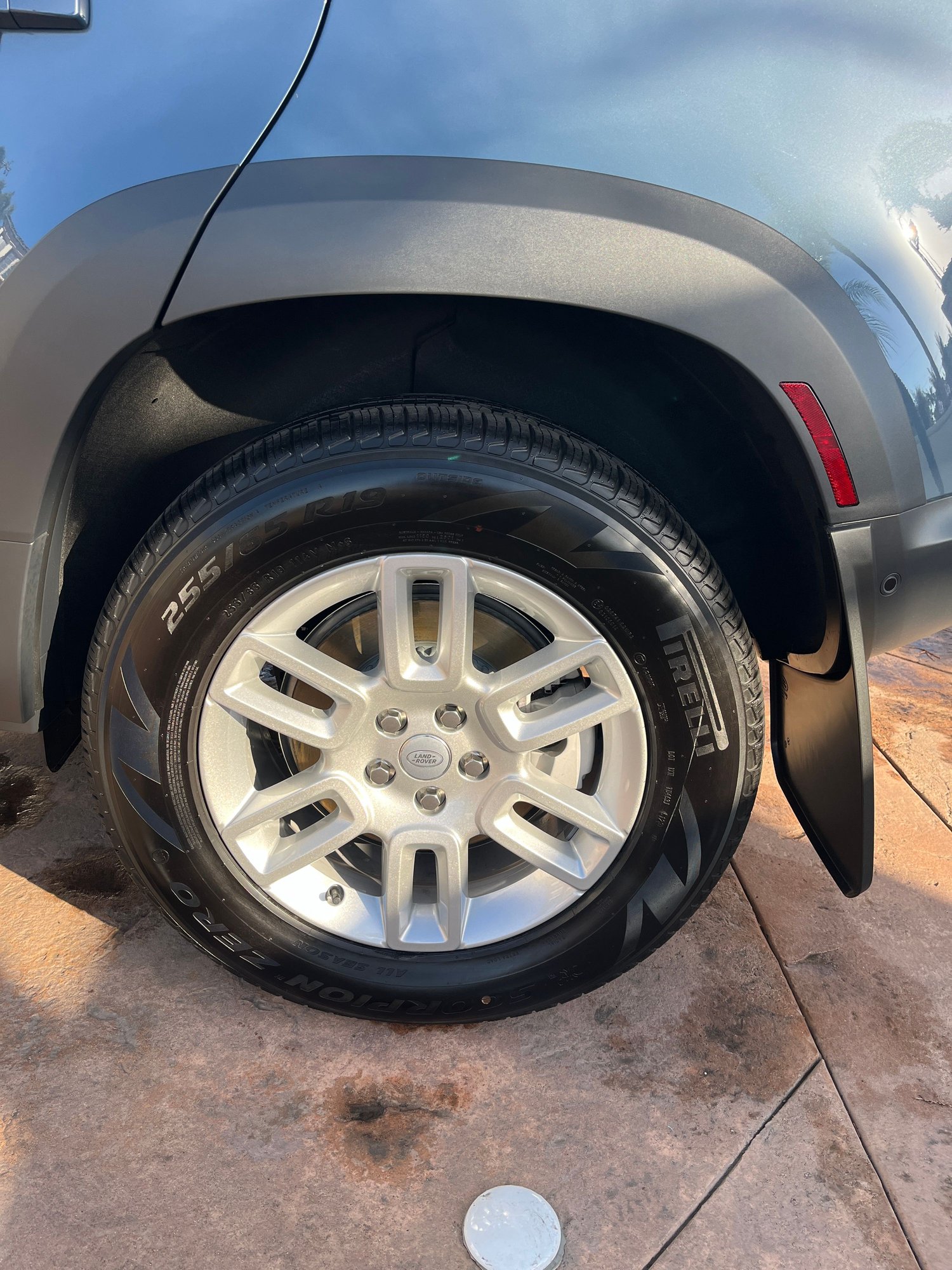Wheels and Tires/Axles - Wheels and tires - Used - 2020 to 2025 Land Rover Defender 110 - Seal Beach, CA 90740, United States