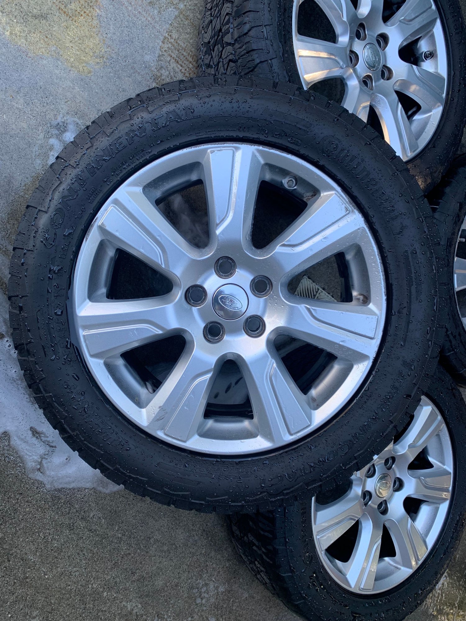 Wheels and Tires/Axles - Land Rover LR4 (2016) OEM Wheels (set of 4) 19x8 w/ Tires, lug nuts and TPS - Used - 2010 to 2016 Land Rover LR4 - Irvine, CA 92618, United States