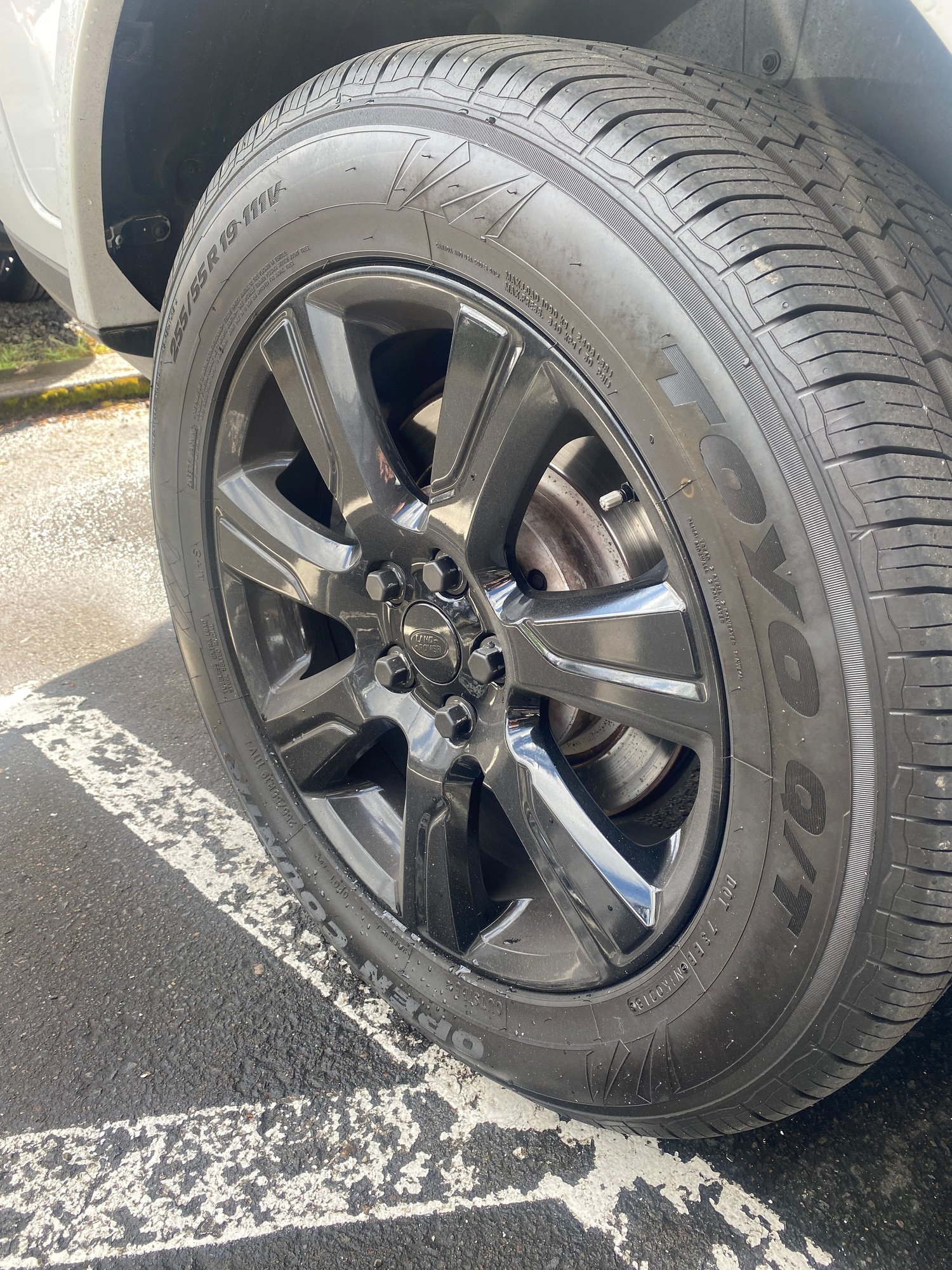 Wheels and Tires/Axles - Like new 2015 lr4 oem black 19" wheels with new toyo 255/55/19 tires!! - Used - 2015 to 2016 Land Rover LR4 - Gresham, OR 97080, United States