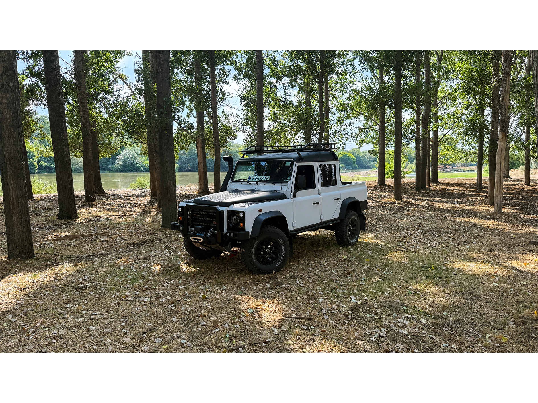 1993 Land Rover Defender 110 - LAND ROVER DEFENDER 110 PICK UP CREW CAB TRUCK Fully Restored - Used - VIN SALLDFB585A700856 - 5,000 Miles - 5 cyl - AWD - Manual - Truck - White - Sofia, Bulgaria