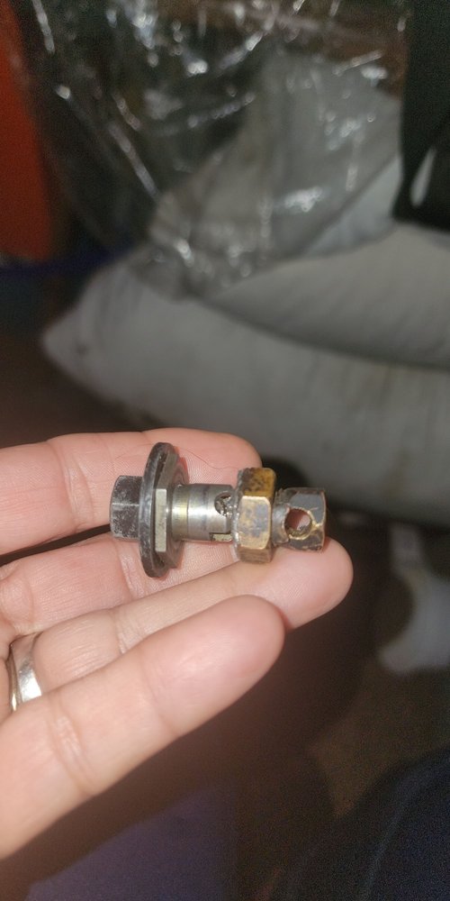 The broken bolt I tried to fix but failed.