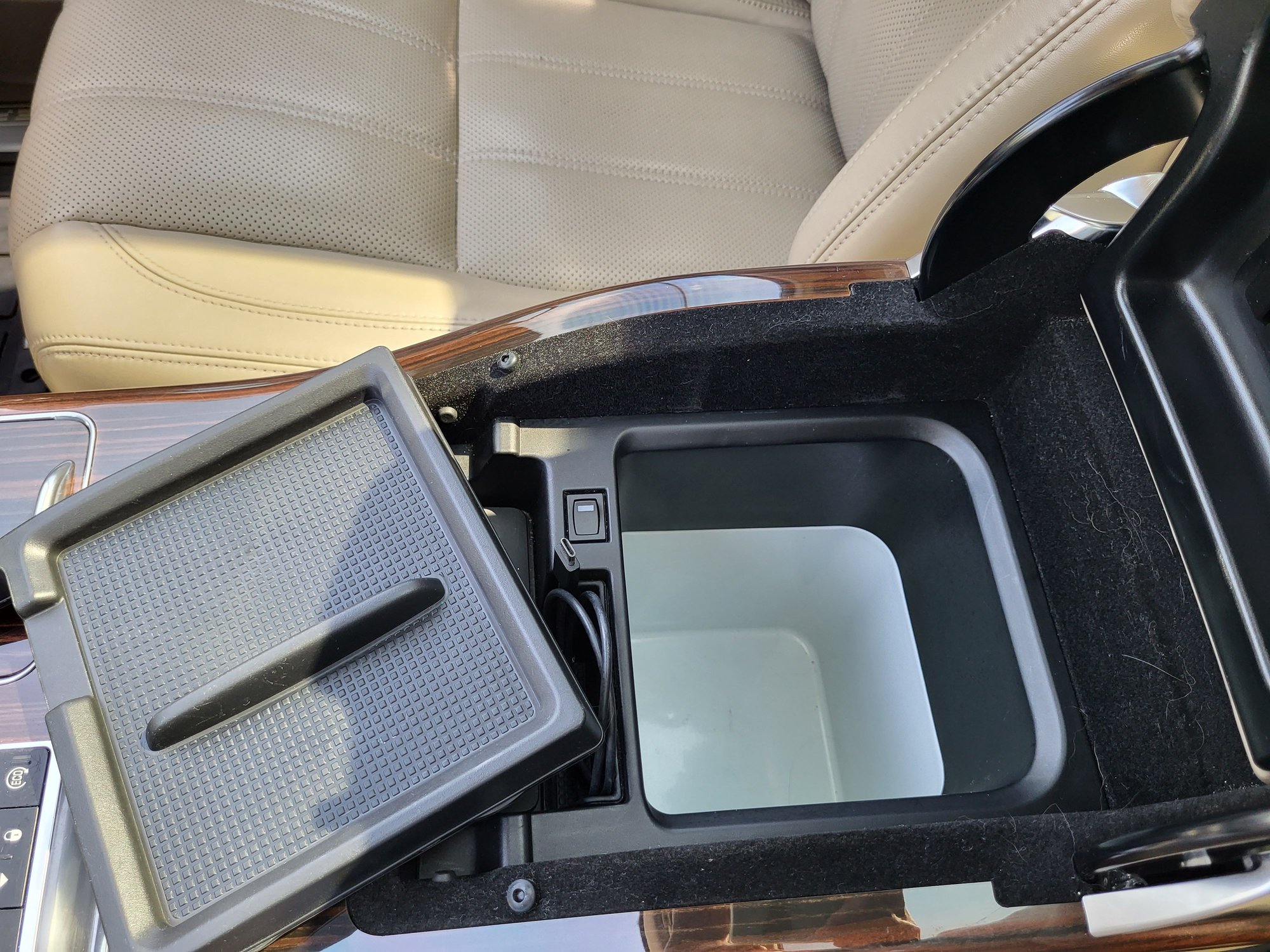 2014 Land Rover Range Rover - 2014 Supercharged with all the options of an Autobiography. - Used - VIN SALGS2EF1EA149934 - 129,000 Miles - 8 cyl - 4WD - Automatic - White - Lawrence, KS 66046, United States