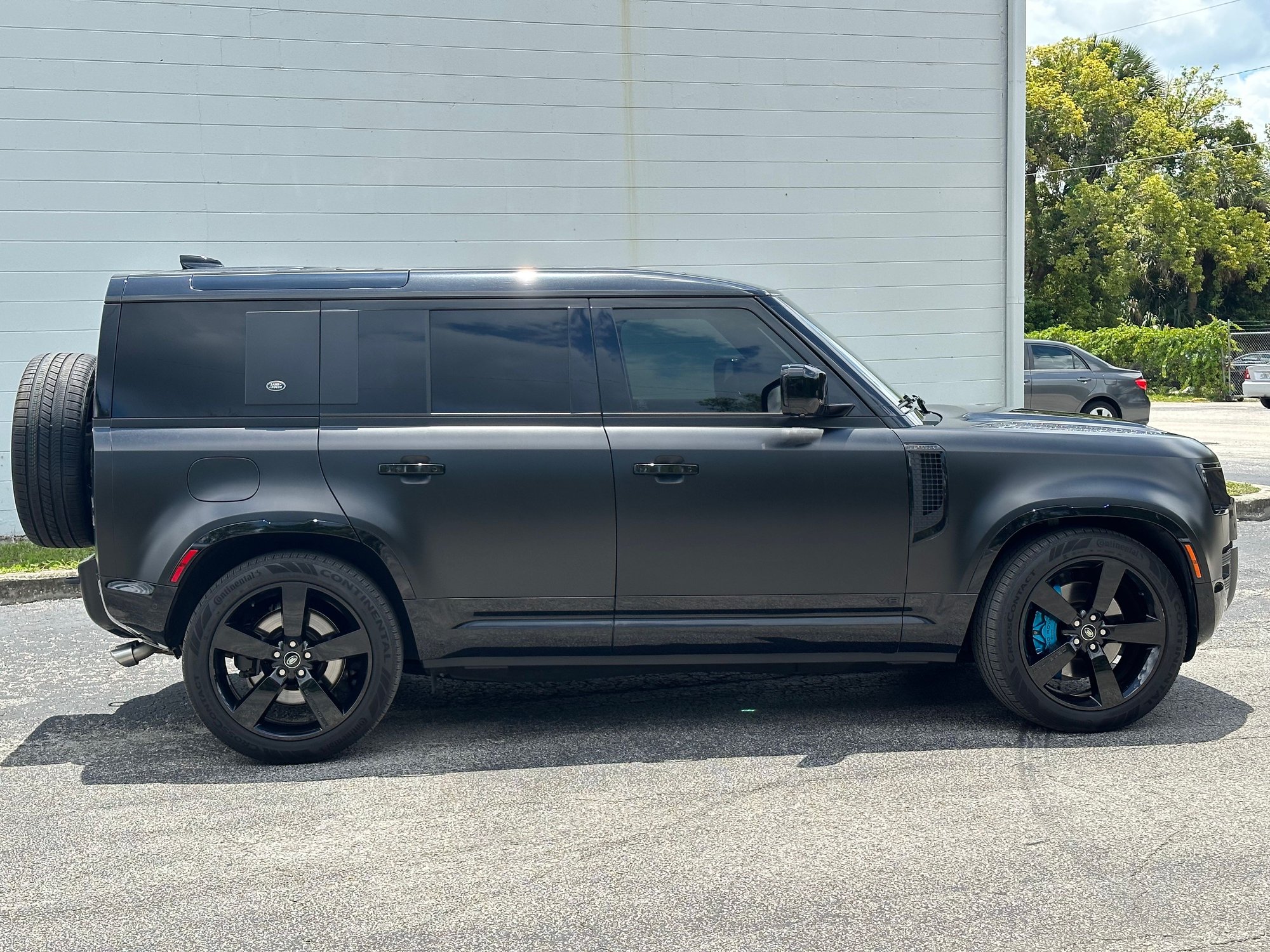 2022 Land Rover Defender - 2022 Defender 110 V8 - Used - VIN SALEWERE0N2072577 - 17,000 Miles - 8 cyl - AWD - Automatic - SUV - Black - Longwood, FL 32750, United States