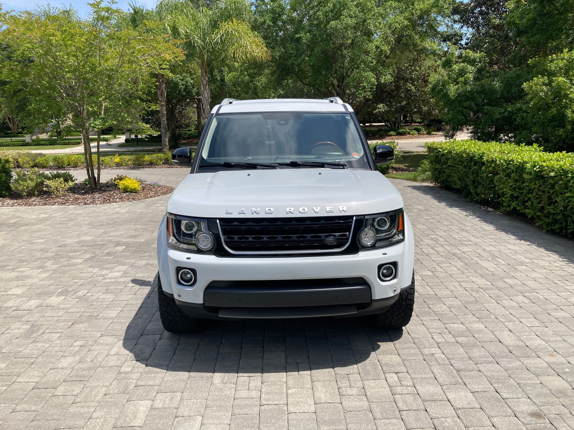 2016 Land Rover LR4 - 2016 Land Rover LR4 Landmark Edition - Used - VIN Salak2v64ga841582 - 72,834 Miles - 8 cyl - 4WD - Automatic - SUV - White - Jacksonville, FL 32224, United States