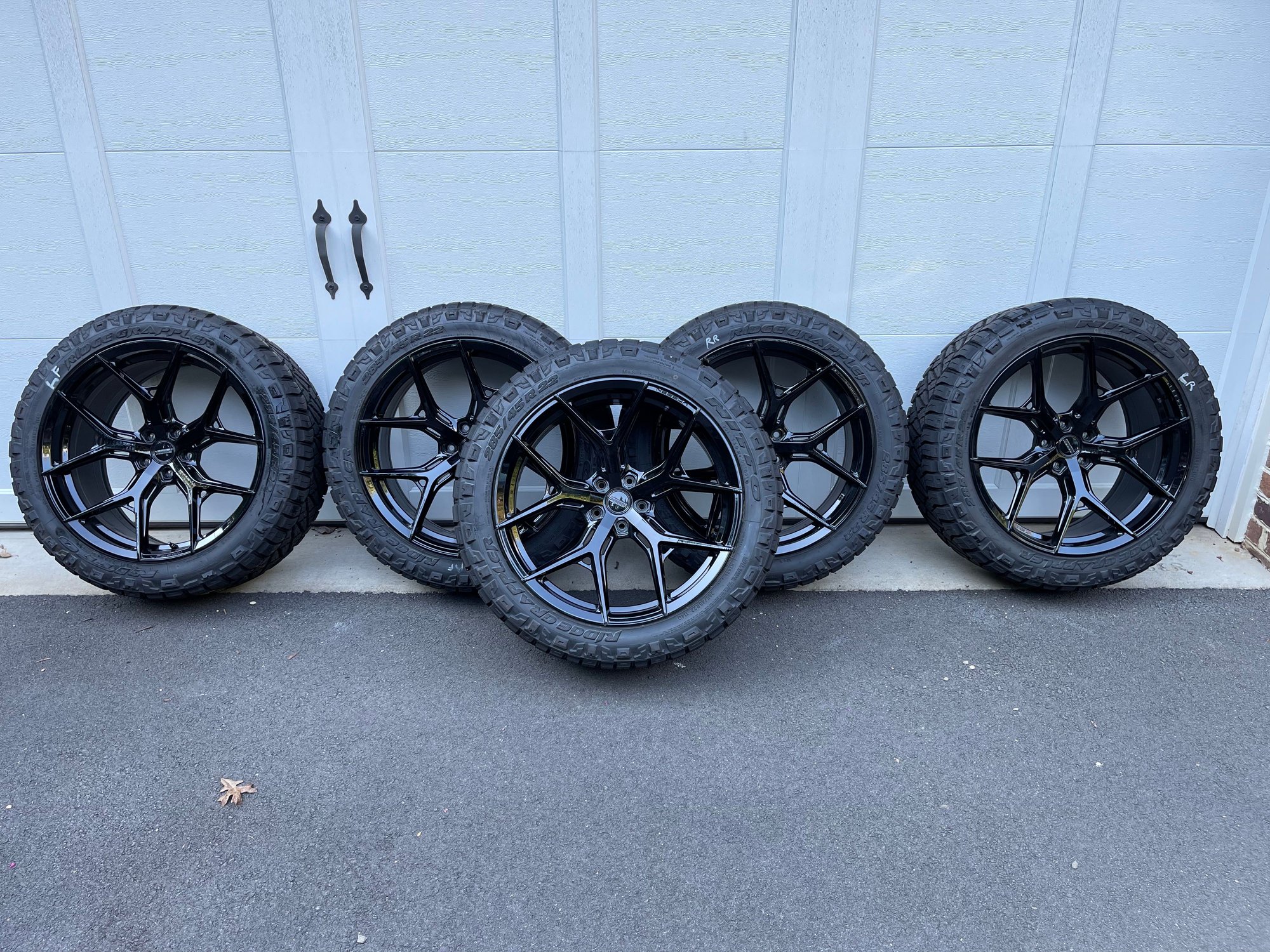 Wheels and Tires/Axles - VOSSEN HF-5 22 X 10.5 Wheels (5) and NITTO Ridge Grappler 285/45R22 Tires - AS NEW - Used - 2020 to 2021 Land Rover Defender 110 - Mclean, VA 22101, United States