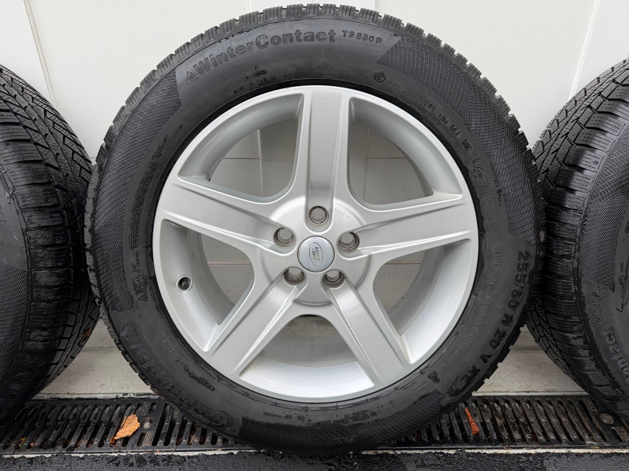 Wheels and Tires/Axles - 20" Wheels with Mounted Snow Tires - Used - 2020 to 2026 Land Rover Defender 110 - Basking Ridge, NJ 07920, United States