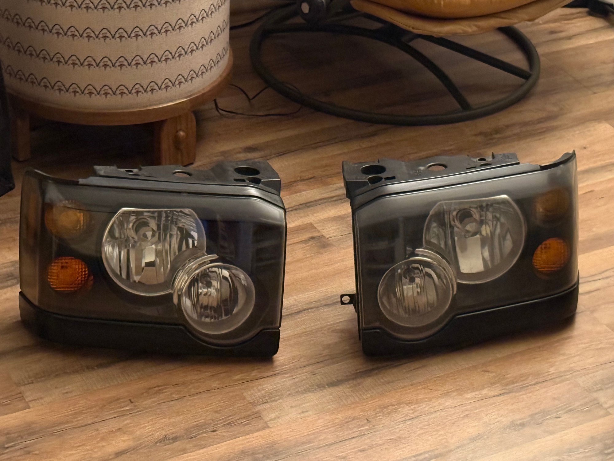 Lights - 03 04 discovery 2 headlight pair - Used - 2003 to 2004 Land Rover Discovery - Huntington Beach, CA 92648, United States