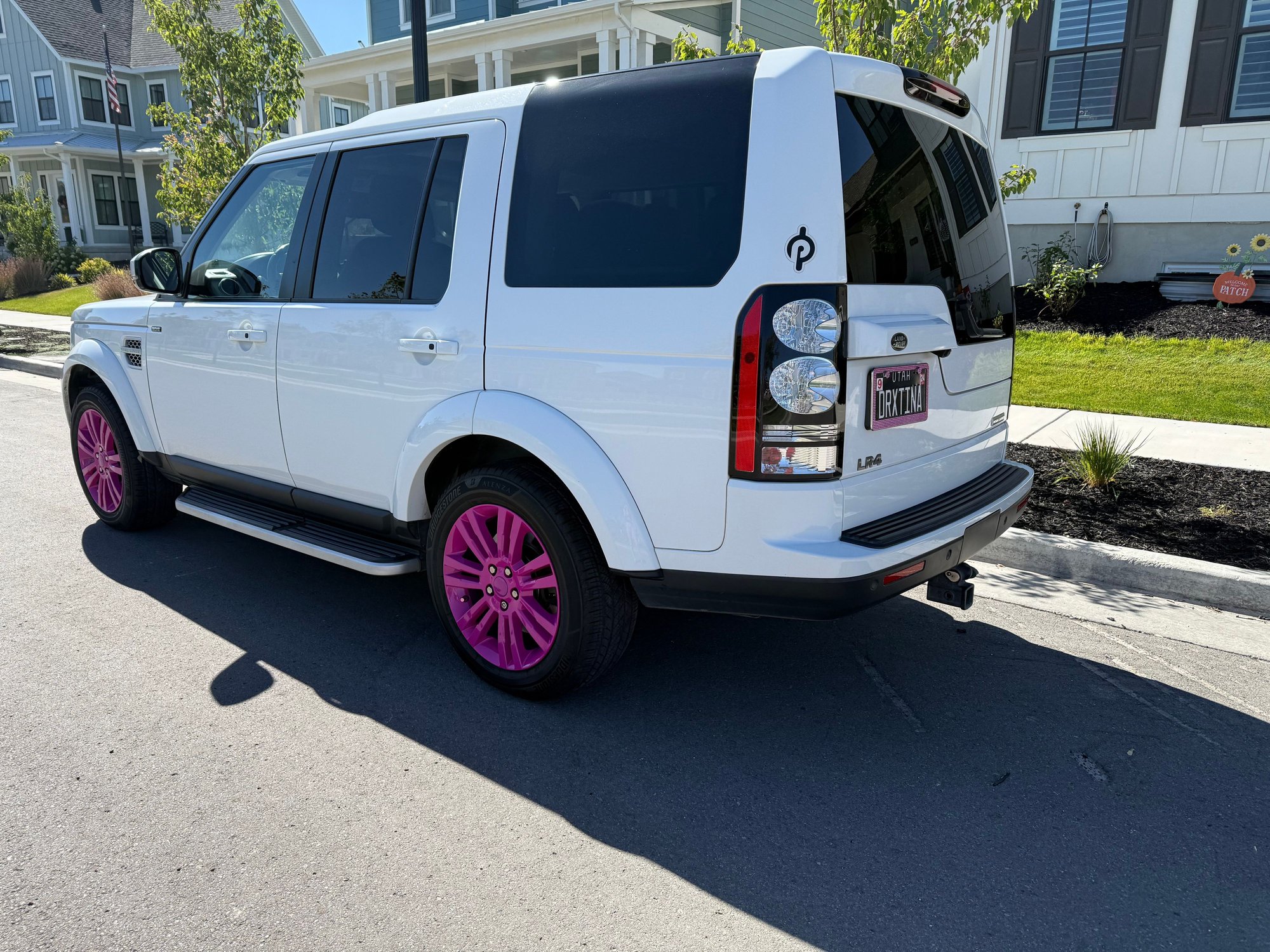 2016 Land Rover LR4 - 2016 LR4 HSE Lux: White with pink wheels, 86k miles. Needs new engine. - Used - VIN SALAK2V6XGA794784 - 86,000 Miles - SUV - White - South Jordan, UT 84009, United States
