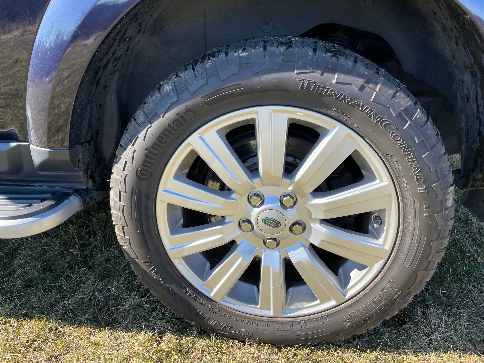 2013 Land Rover LR4 - Well Cared For 2013 Loire Blue L - Used - VIN SALFR2BG2DH365401 - 186,635 Miles - 8 cyl - AWD - Automatic - SUV - Blue - Pittsburgh, PA 15086, United States
