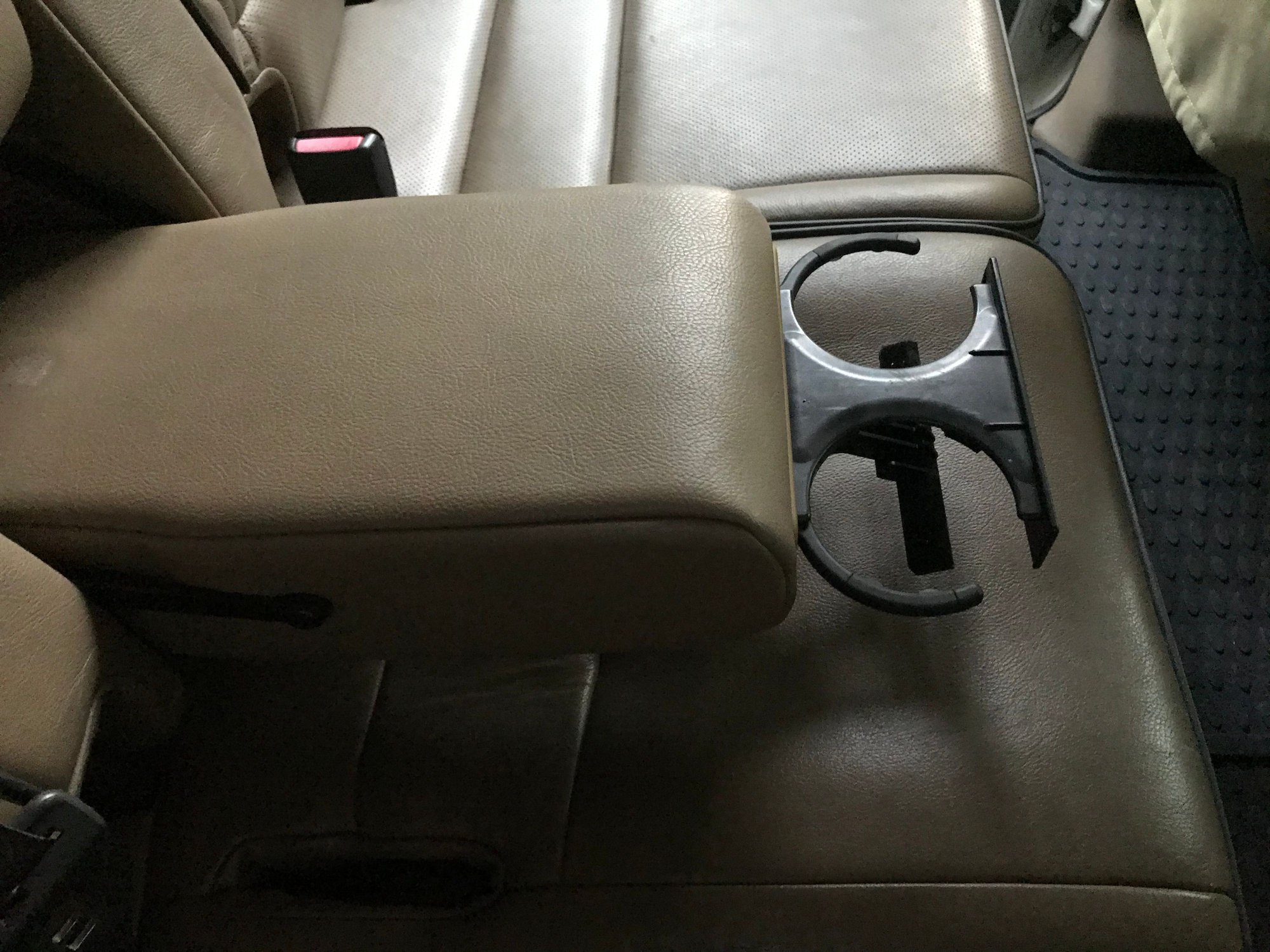 2002 Land Rover Discovery - Running Strong & Cool!!!! 2002 Discovery SE II Best Offer - Used - VIN SALTY12412A742781 - 248,774 Miles - 8 cyl - AWD - Automatic - SUV - White - Houston, TX 77496, United States