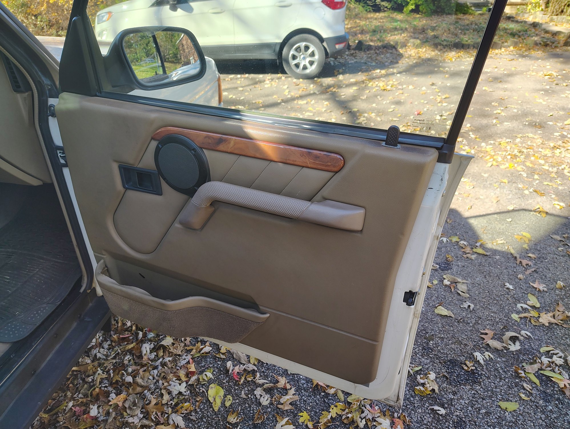 1998 Land Rover Discovery - 1998 discovery 1 no rust well sorted - Used - VIN Saljy1248wa790534 - 182,600 Miles - 8 cyl - 4WD - Automatic - SUV - White - Wellsburg, WV 26070, United States