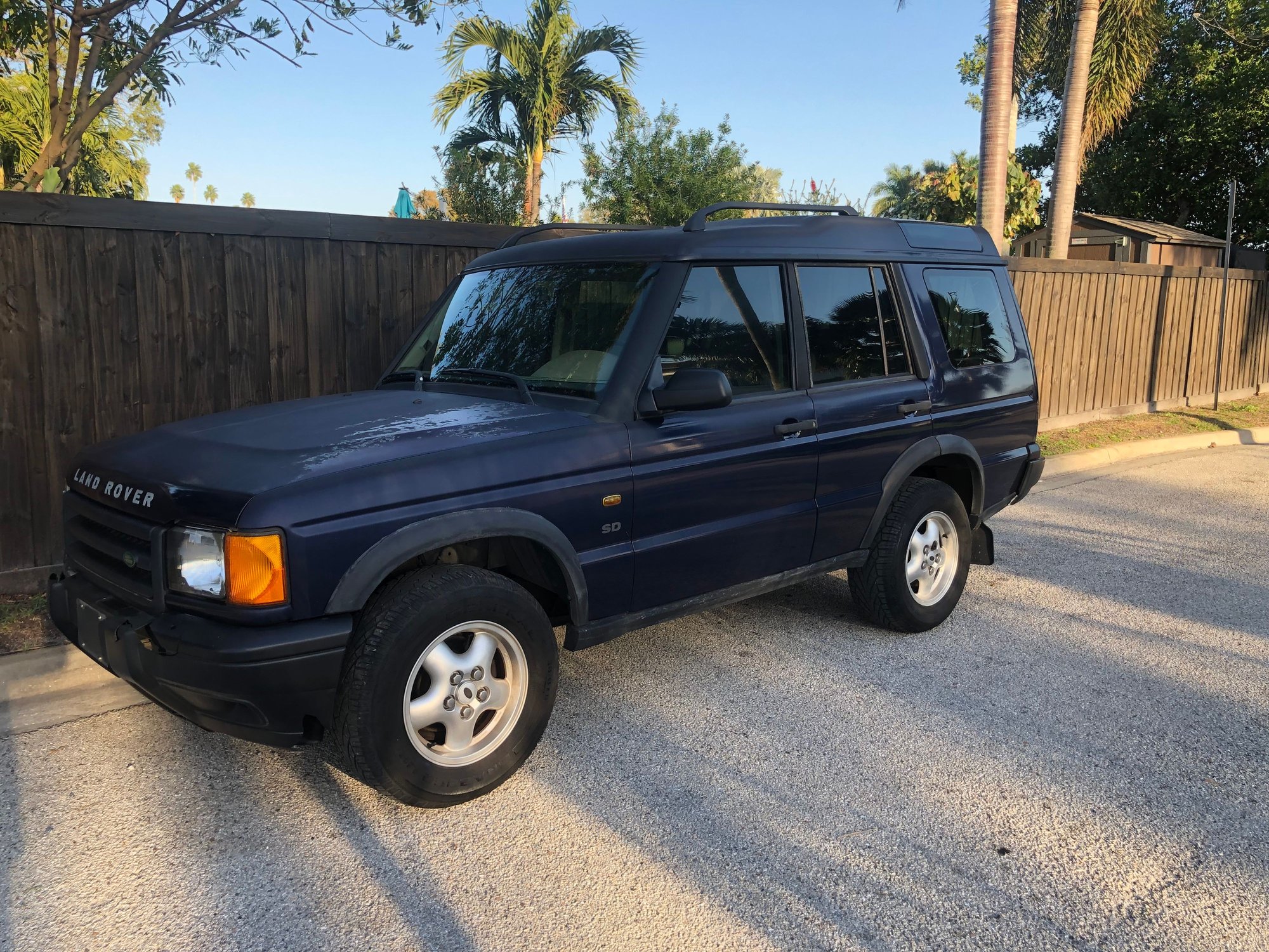 2001 Land Rover Discovery - 2001 Discovery II SD runs ok - needs some attention (or great for parts!) - Used - St Petersburg, FL 33703, United States